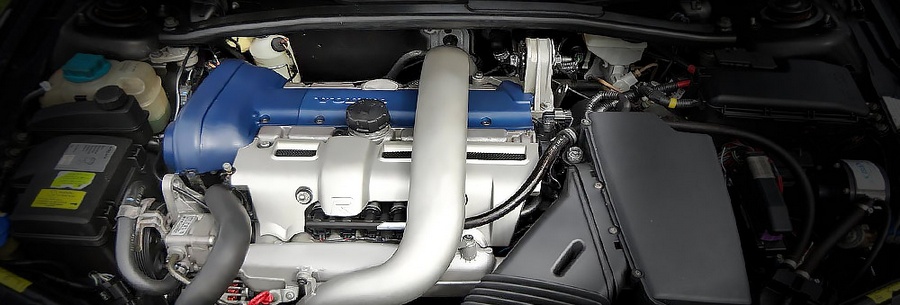 2.5-литровый бензиновый силовой агрегат Вольво B5254T4 под капотом Volvo S60R.