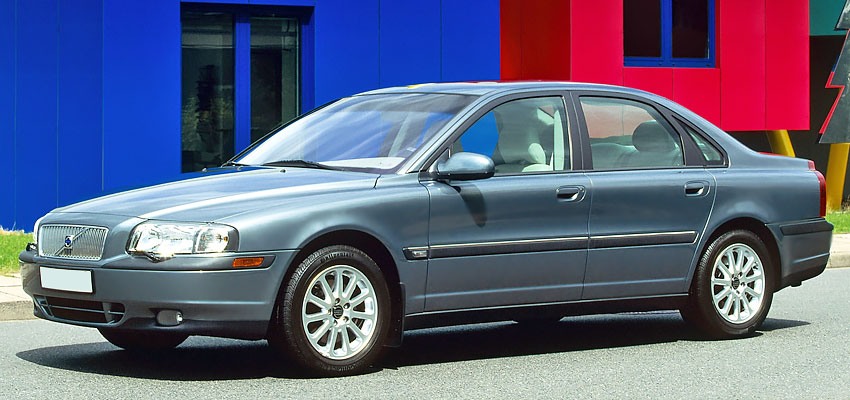 Volvo S80 с бензиновым двигателем 2.9 литра 2000 года