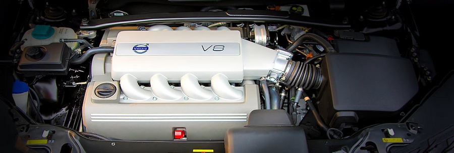 4.4-литровый бензиновый силовой агрегат B8444S под капотом Вольво XC90.