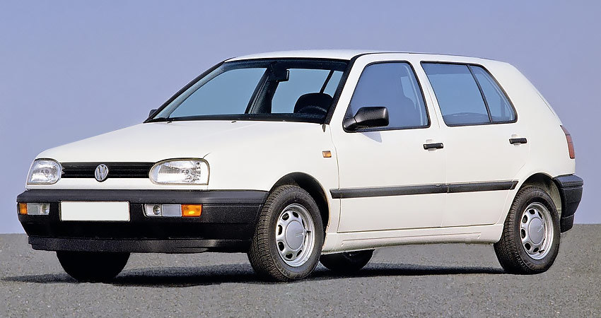 Volkswagen Golf 3 с бензиновым двигателем 1.6 литра 1993 года