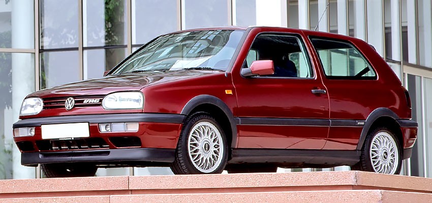 Volkswagen Golf с бензиновым двигателем 2.8 литра 1995 года