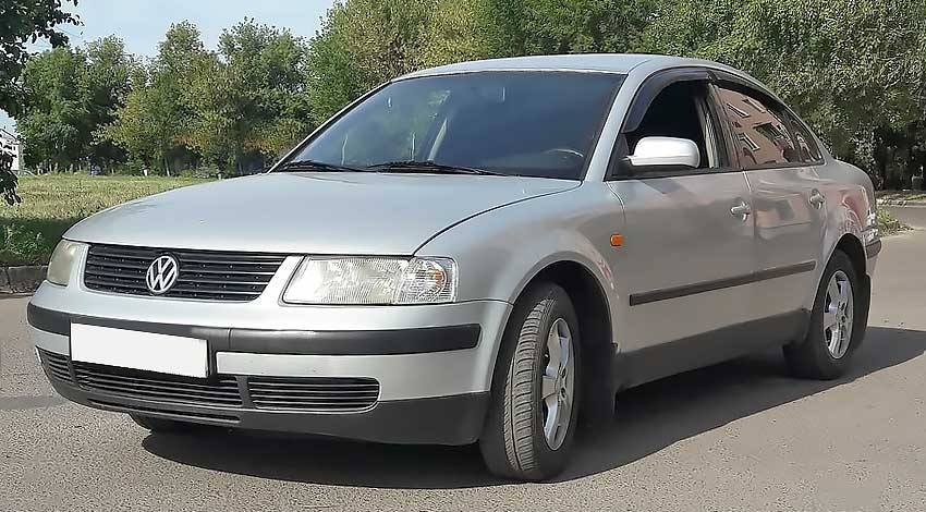 Volkswagen Passat с бензиновым двигателем 2.3 литра 1999 года