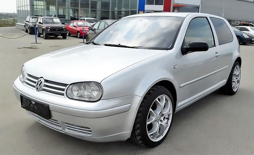 Volkswagen Golf с бензиновым двигателем 2.3 литра 2001 года