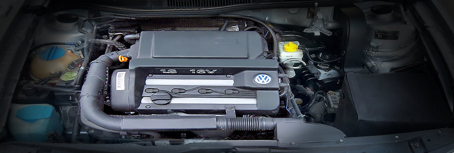 1.6-литровый бензиновый силовой агрегат VW AUS под капотом Фольксваген Гольф.