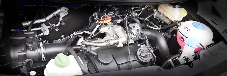 2.5-литровый бензиновый силовой агрегат VW AXE под капотом Фольксваген Мультиван.