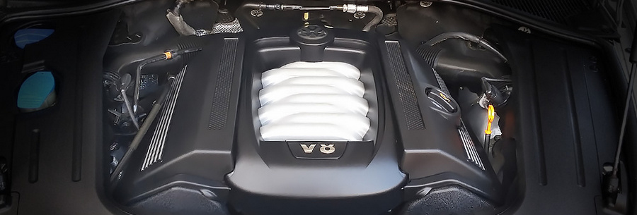 4.2-литровый бензиновый силовой агрегат VW AXQ под капотом Фольксваген Туарег.
