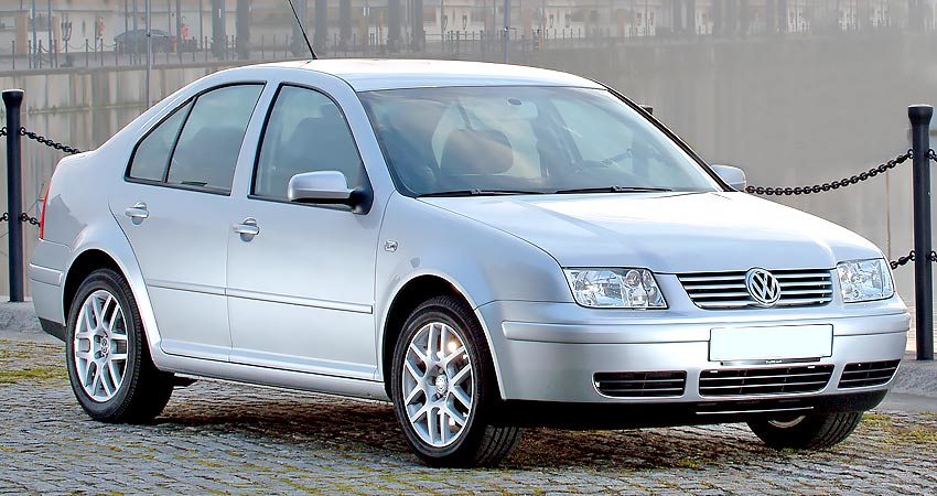 Volkswagen Bora с бензиновым двигателем 1.6 литра 2002 года