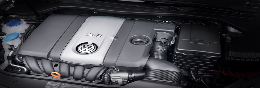 2.5-литровый бензиновый силовой агрегат Volkswagen BGP под капотом VW Jetta USA.