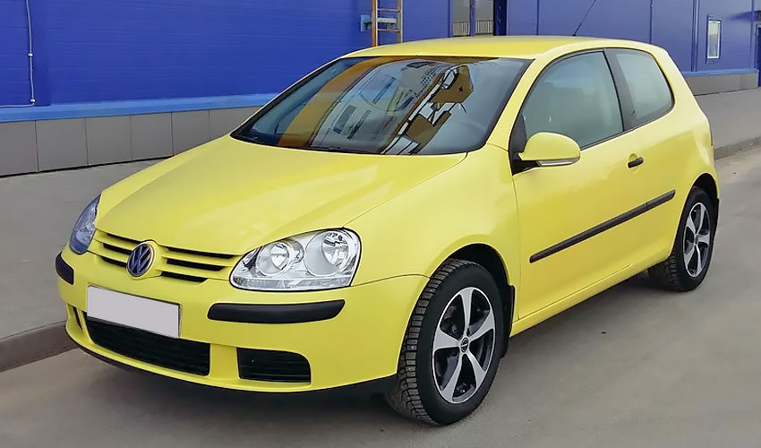 Volkswagen Golf с бензиновым двигателем 1.4 литра 2004 года
