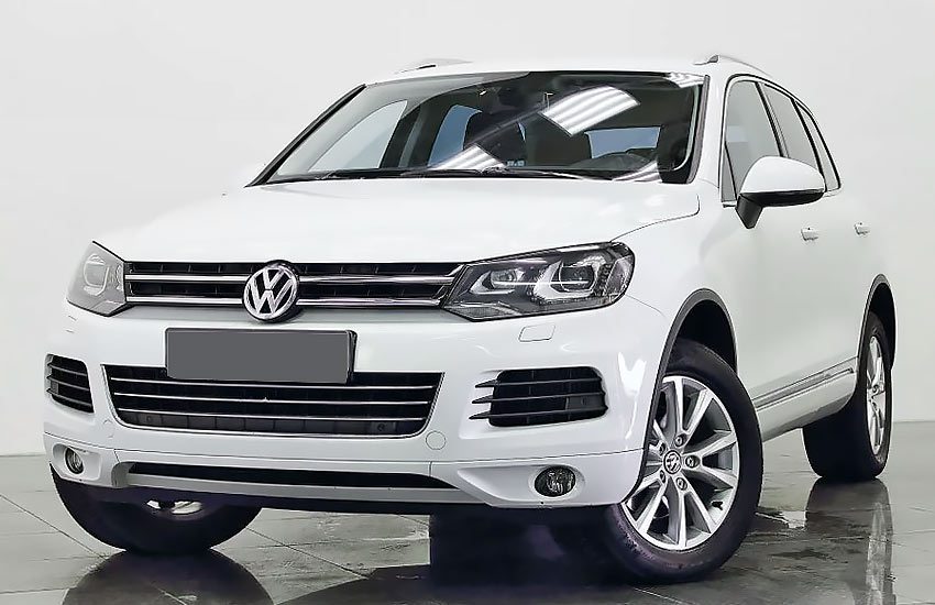 Volkswagen Touareg 2012 года с бензиновым двигателем 3.6 литра