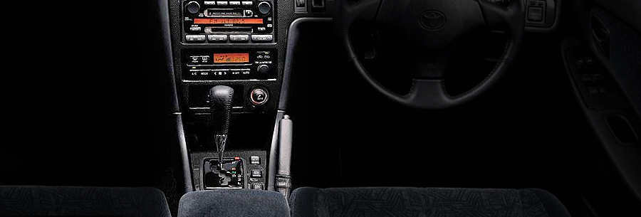 Рычаг управления 5-ступенчатой автоматической коробки Aisin AW35-51LS в кабине Toyota Chaser.