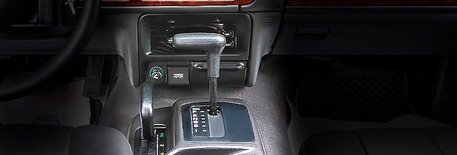 Рычаг управления 4-ступенчатой автоматической коробки 46RE в кабине Джип Гранд Чероки