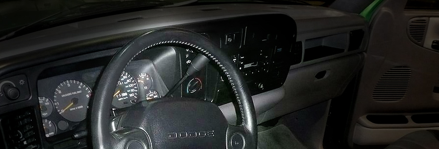 Рычаг управления 4-ступенчатой автоматической коробки Chrysler 47RH в кабине Додж Рам
