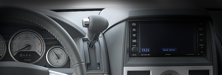Рычаг управления 6-ступенчатой автоматической коробки Chrysler 62TE в кабине Крайслер Вояджер