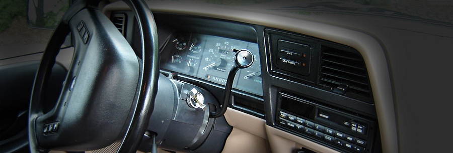 Рычаг управления 4-ступенчатой автоматической коробки Ford A4LD в кабине Форд Эксплорер.