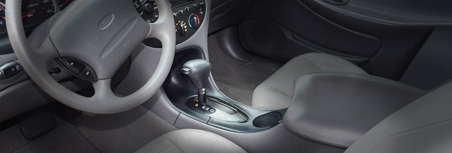 Рычаг управления 4-ступенчатой автоматической коробки Ford AX4N в кабине Форд Таурус.