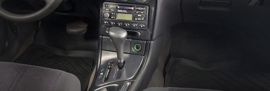 Рычаг управления 4-ступенчатой автоматической коробки Ford CD4E в кабине Форд Мондео.