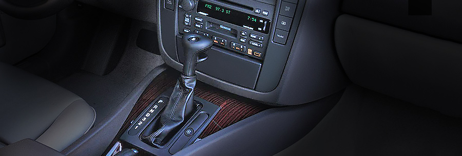 Рычаг управления 4-ступенчатой автоматической коробки GM 4L30E в кабине Cadillac Catera