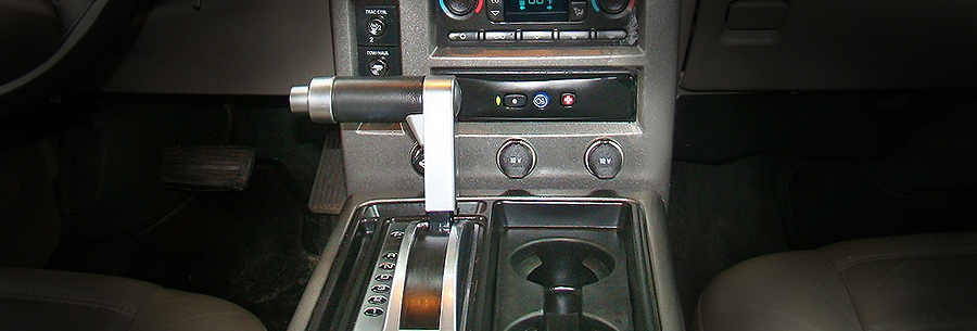 Рычаг управления 4-ступенчатой автоматической коробки GM 4L65E в кабине Hummer H2