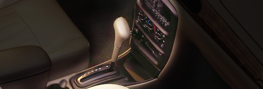 Рычаг управления 4-ступенчатой автоматической коробки GM 4T40E в кабине Chevrolet Malibu