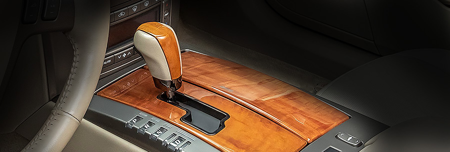Рычаг управления 5-ступенчатой автоматической коробки GM 5L50E в кабине Cadillac XLR
