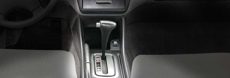 Рычаг управления 4-ступенчатой автоматической коробки MCJA в кабине Хонда Аккорд 6