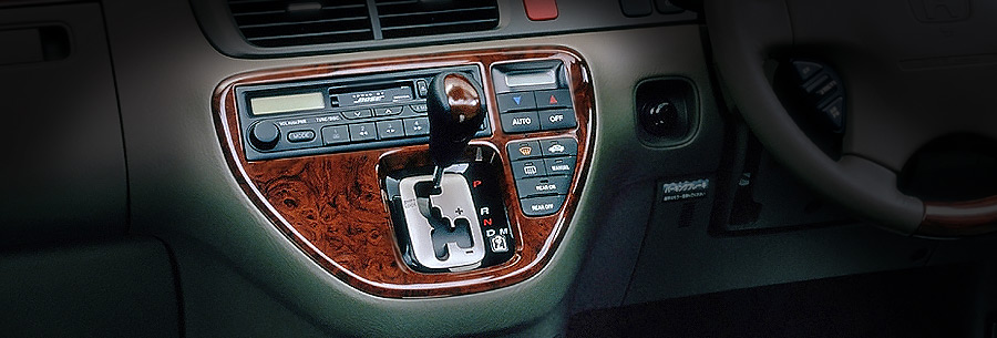 Рычаг управления 4-ступенчатой автоматической коробки MGPA в кабине Хонда Одиссей