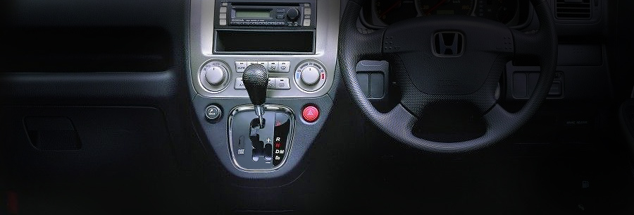 Рычаг управления 4-ступенчатой автоматической коробки SLXA в кабине Хонда Стрим