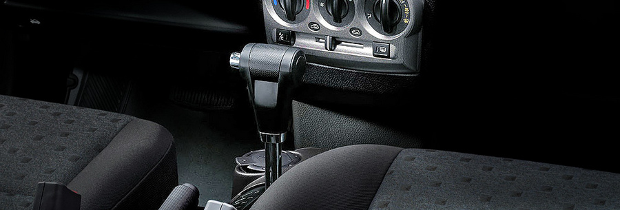 Рычаг управления 4-ступенчатой автоматической коробки Hyundai A4BF3 в кабине Хендай Гетц.