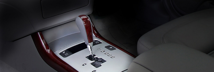 Рычаг управления 5-ступенчатой автоматической коробки Hyundai A5HF1 в кабине Хендай Грандер.