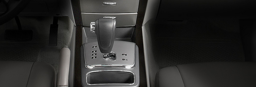 Рычаг управления 5-ступенчатой автоматической коробки Hyundai-Kia A5SR1 в кабине Киа Соренто.