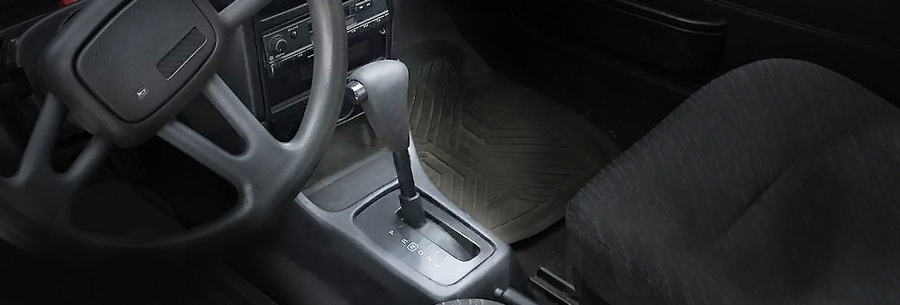Рычаг управления 3-ступенчатой автоматической коробки Mazda F3A в кабине Сузуки Свифт.