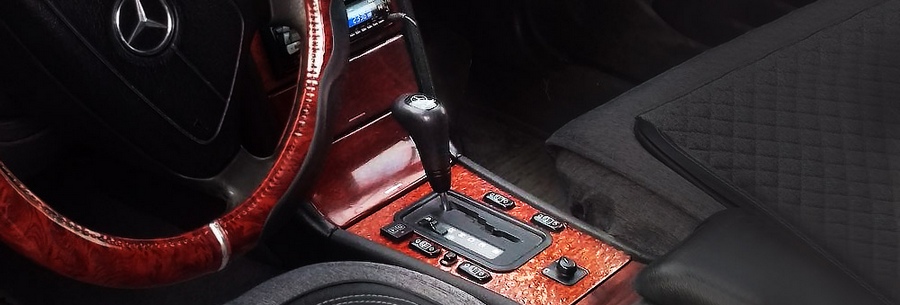 Рычаг управления автоматической коробки Mercedes 722.3 в кабине Мерседес Е класса.