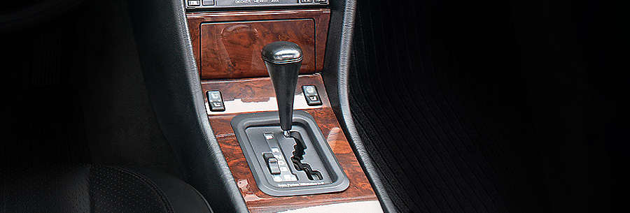 Рычаг управления автоматической коробки Mercedes 722.5 в кабине Мерседес W 124.