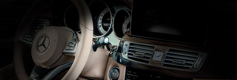 Рычаг управления 9-ступенчатой автоматической коробки Mercedes 725.0 в кабине Мерседес CLS-Class W218.