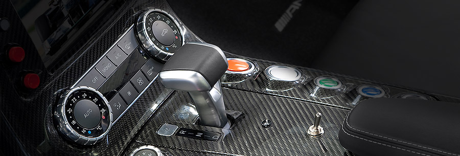 Рычаг управления 7-ступенчатой роботизированной коробки Mercedes 700.4 в кабине Мерседес SLS AMG.