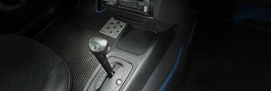 Рычаг управления 4-ступенчатой автоматической коробки Opel AF13 в кабине Опель Тигра