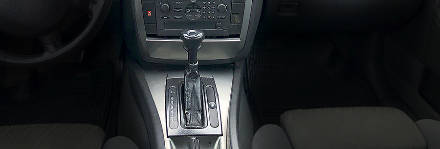 Рычаг управления 4-ступенчатой автоматической коробки Opel AR25 в кабине Опель Омега