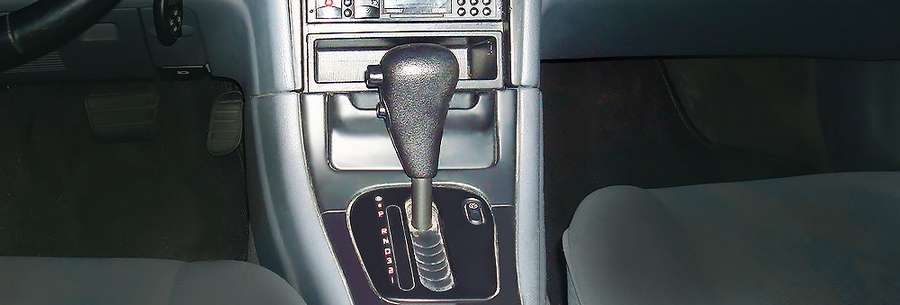 Ручка управления кпп Renault AD4 в кабине Рено Лагуна.