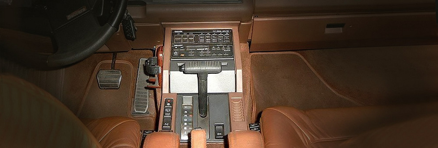 Рычаг управления 4-ступенчатой автоматической коробки Renault AR4 в кабине Рено 25.