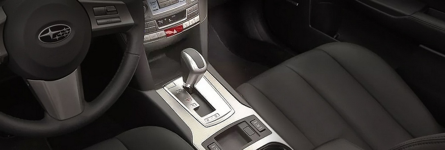 Рычаг управления вариатора Subaru TR690 в кабине Субару Аутбек.