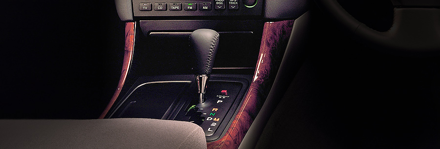Рычаг управления 5-ступенчатой автоматической коробки Тойота A650E в кабине Toyota Aristo