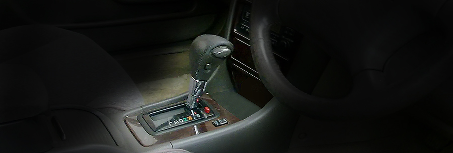 Рычаг управления 5-ступенчатой автоматической коробки Тойота A651E в кабине Toyota Mark II