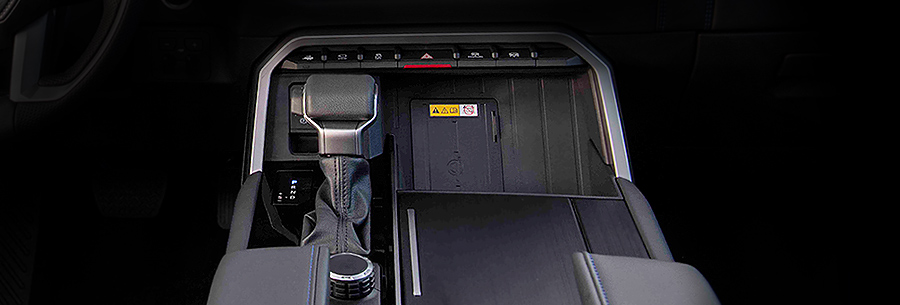 Рычаг управления 10-ступенчатой автоматической коробки Тойота AJA0E в кабине Toyota Tundra.