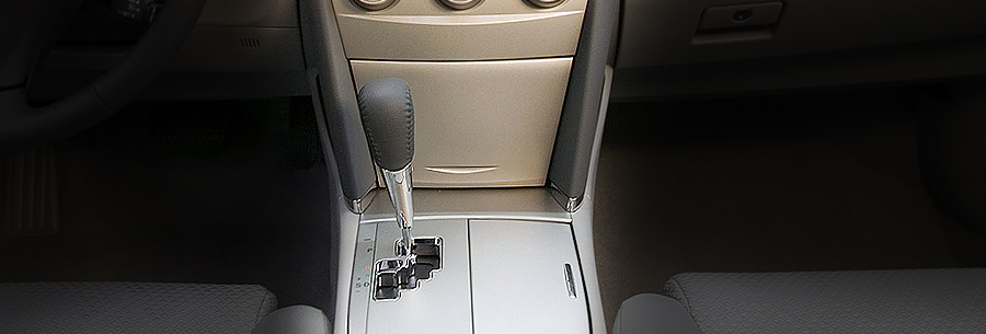 Рычаг управления 5-ступенчатой автоматической коробки Toyota U250E в кабине Тойота Камри.