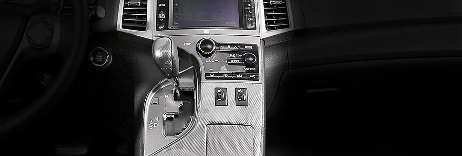 Рычаг управления 6-ступенчатой автоматической коробки Toyota U660E в кабине Тойота Венза.