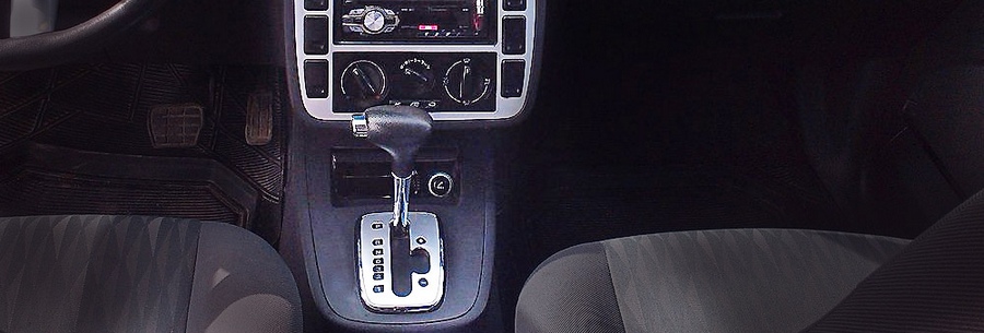 Рычаг управления 4-ступенчатой автоматической коробки Volkswagen 01P в кабине Ford Galaxy
