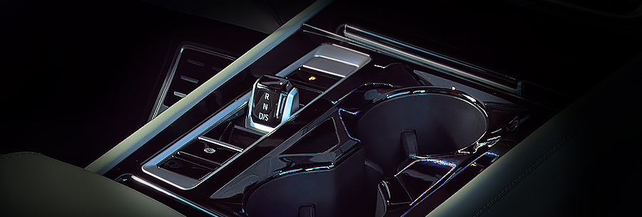 Рычаг управления 8-ступенчатой автоматической коробки VW AQ451 в кабине Фольксваген Атлас