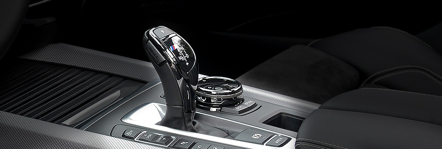 Рычаг управления 8-ступенчатой автоматической коробки ZF 8HP75 в кабине Audi Q7